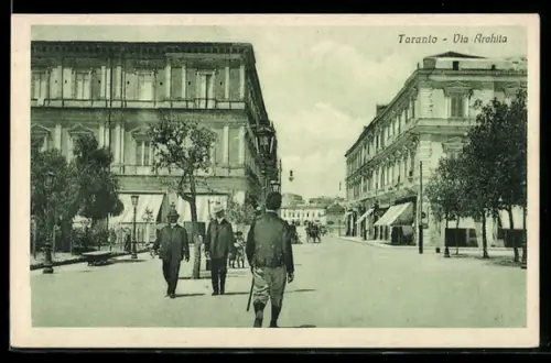 AK Taranto, Via Archita con pedoni e edifici storici