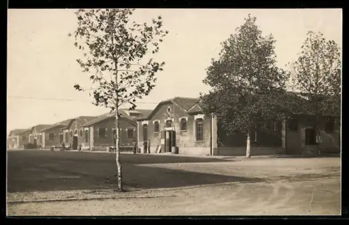 AK Milano, Assembly Centre 1945 con edifici e alberi