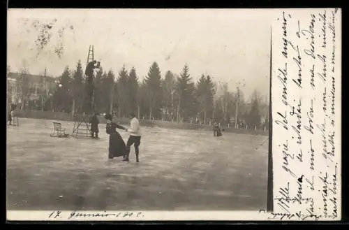 AK Torino, Pattinaggio su ghiaccio nel parco con spettatori e alberi sullo sfondo