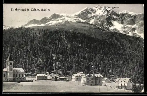 AK St. Gertraud in Sulden, Vista sul villaggio con le montagne dell`Ortler sullo sfondo