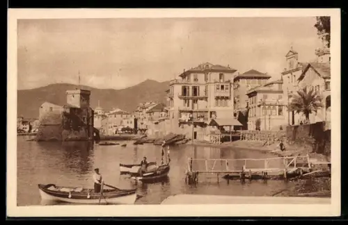 AK Rapallo, Panorama con barche e edifici storici lungo la costa