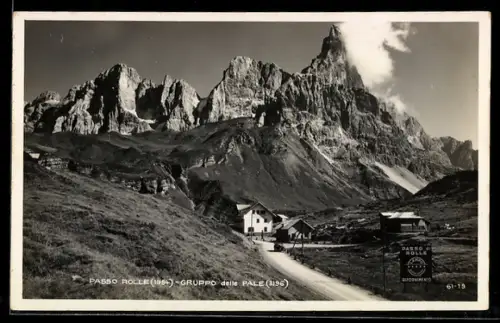 AK Passo Rolle, Gruppo delle Pale con paesaggio montano e strada alpina