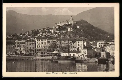 AK San Remo, Città vecchia con vista sul porto e sulle colline circostanti