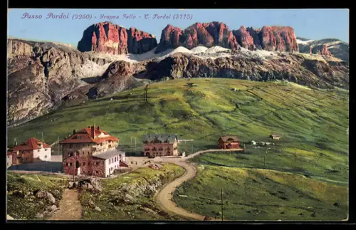 AK Passo Pordoi, Gruppo Sella e vista del paesaggio montano con edifici alpini