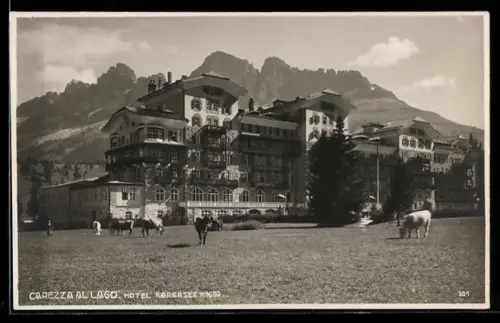 AK Carezza al Lago, Hotel Karersee con vista montagna e pascolo
