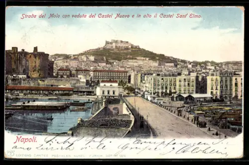 AK Napoli, Strada del Molo con veduta del Castel Nuovo e in alto il Castel Sant`Elmo