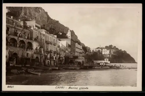AK Capri, Marina Grande con edifici storici e barche sulla riva