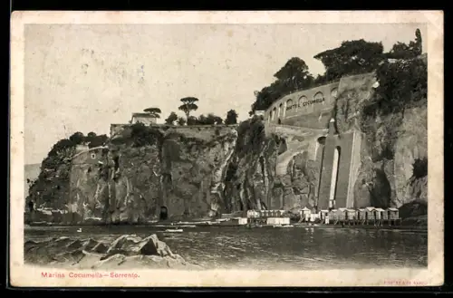 AK Sorrento, Marina Cocomella con scogliere e strutture balneari