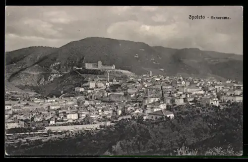 AK Spoleto, Panorama della città con vista sulle montagne circostanti