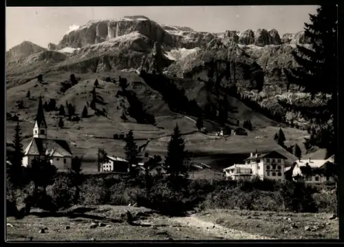 AK Arabba, Veduta del villaggio con il Gruppo Sella-Boè sullo sfondo