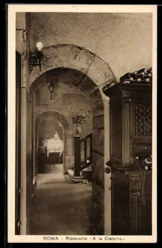 AK Roma, Ristorante A la Cisterna in Trastevere, interno con tavolo apparecchiato