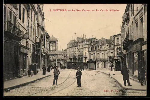 AK Poitiers, La Rue Carnot, Le Cercle Militaire