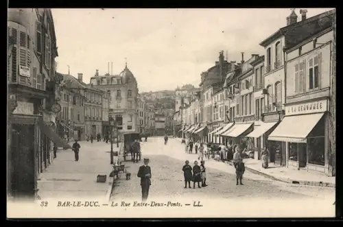 AK Bar-le-Duc, La Rue Entre-Deux-Ponts