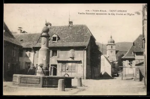 AK Saint-Amarin, Vieille Fontaine surmontée du Coq Gaulois et l`Eglise