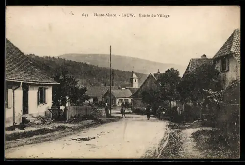 AK Lauw, Entrée du Village