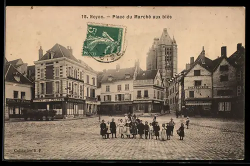AK Noyon, Place du Marché aux blés, Hôtel de France