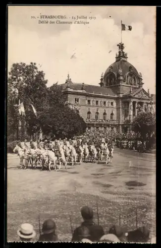 AK Strasbourg, 14 Juillet 1919 Défilé des Chasseurs d`Afrique