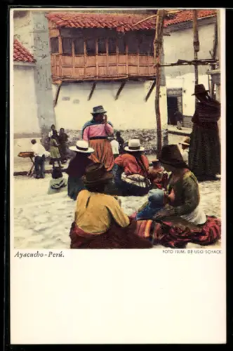 AK Ayacucho, Marktszene mit Frauen vor Haus und Holzbalkon