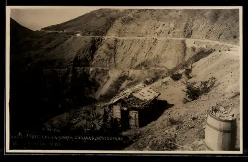 AK La Guaira, Bergstrasse mit Hütte