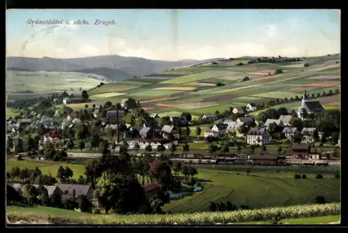 AK Grünstädtel i. sächs. Erzgeb., Ortsansicht mit Kirche und Bahnhof