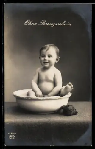 AK Kleinkind sitzt in einer Schale, Ohne Bezugsschein