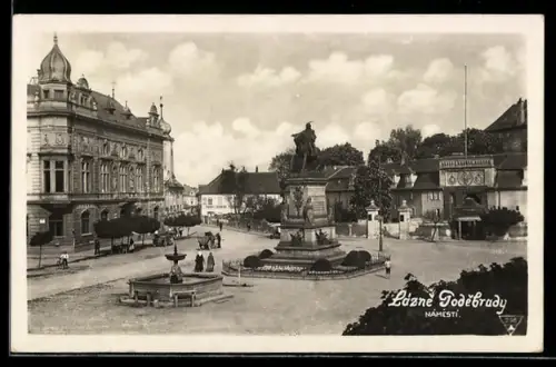AK Bad Podiebrad / Podebrady, Denkmal und Brunnen