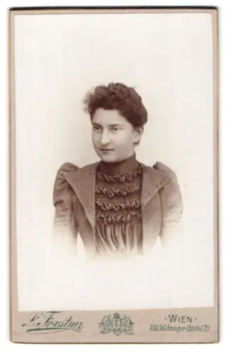 Fotografie L. Forstner, Wien, Währinger Gürtel 25, Porträt einer jungen Frau