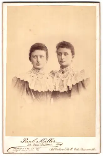 Fotografie Paul Müller, Berlin, Blücher-Str. 6, Zwei elegante Damen
