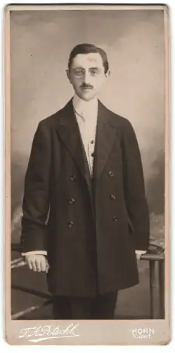Fotografie F. A. Petschl, Horn, Porträt eines eleganten Herren