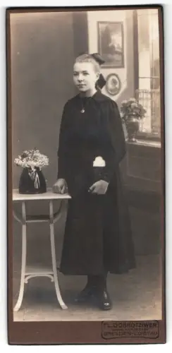 Fotografie Fl. Dobrotziwer, Dresden, Reisewitzerstr. 18, Junge Frau in elegantem Kleid