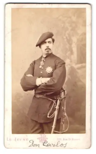 Fotografie Le Jeune, Paris, Rue St. Honoré 350, Porträt Carlos Maria de Borbon Don Carlos 1874, Herzog von Madrid
