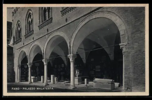 AK Fano, Palazzo Malatesta con archi e colonne