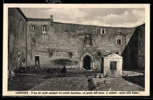 AK Lagopesole, Il lato del cortile principale del castello ducentesco con portale d`entrata e quarto della Regina