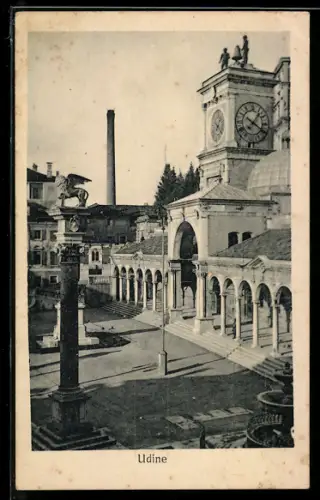 AK Udine, Vista della Loggia del Lionello e della Torre dell`Orologio in Piazza Libertà