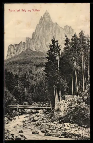 AK Seis am Schlern, Vista montana con torrente e foresta
