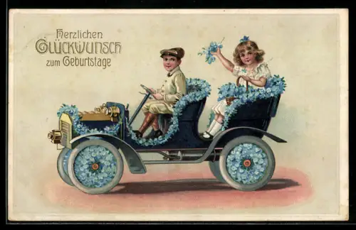 AK Paar in einem blumengeschmückten Auto