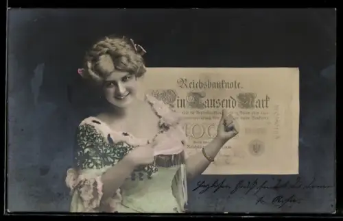 AK Junge Frau zeigt auf einen Geldschein Reichsbanknote 1000 Mark