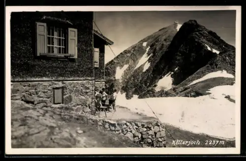 AK Kellerjochhütte, Berghütte mit Blick zum Gipfel