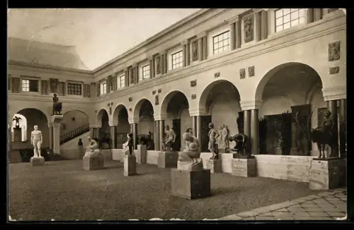 AK Dresden, Grosse Kunst-Ausstellung 1908, Grosse Halle: Teilansicht mit Skulpturen