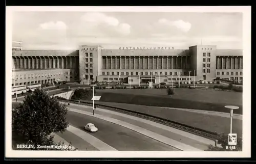 AK Berlin-Tempelhof, Blick zum Zentralflughafen
