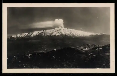 AK Taormina, L`Etna, rauchender schneebedeckter Vulkan