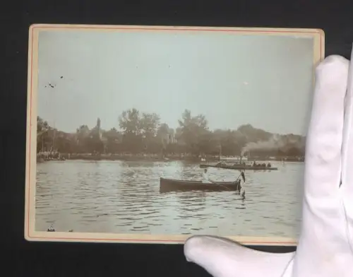 Fotografie Ansicht Berlin-Treptow, Ruderboot und Dampfer vor der Abtei