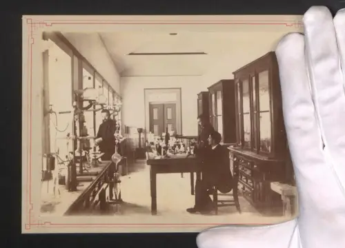 Fotografie Chemiker in einem Labor