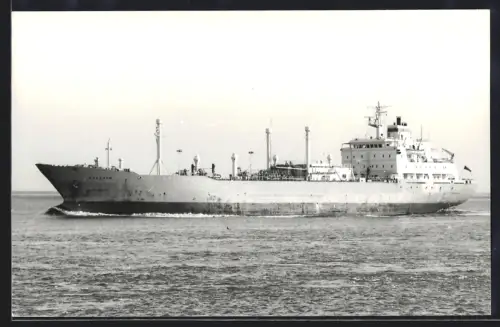 Fotografie Sowjetisches Tankschiff Bulduri in Seitenansicht