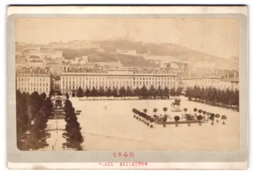 Fotografie unbekannter Fotograf, Ansicht Lyon, Place Bellecour