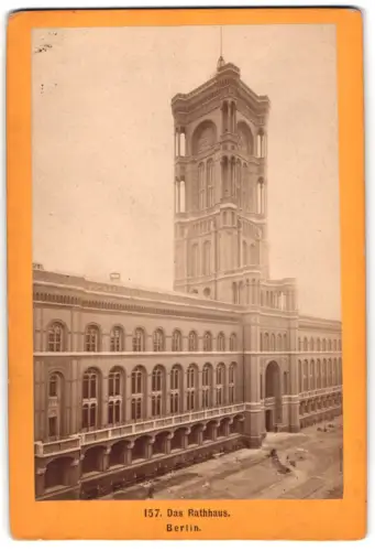 Fotografie unbekannter Fotograf, Ansicht Berlin, Das Rathaus in majestätischer Pracht