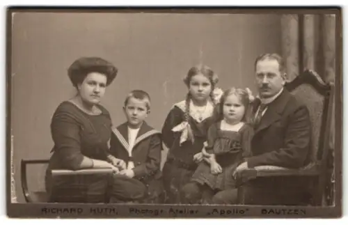 Fotografie Richard Huth, Bautzen, Wendischestrasse 13, Familienporträt mit drei Kindern, Mutterglück