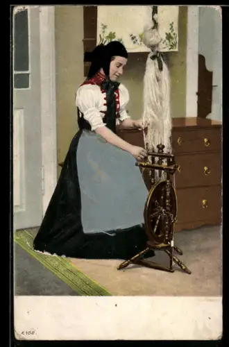 AK Maid in Tracht am Spinnrad