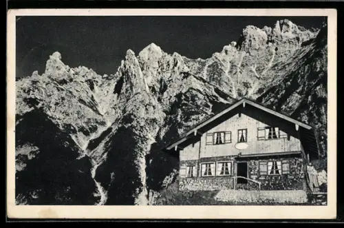 AK Mittenwalderhütte am Karwendel, Ansicht mit Bergspitzen