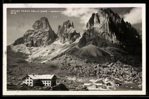 AK Rifugio Passo Sella, Ansicht mit Sassolungo